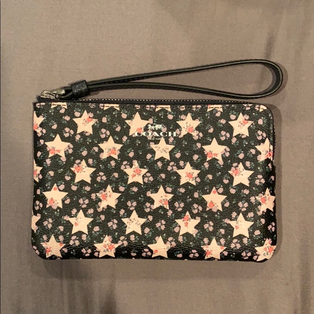 coach stars corner zip